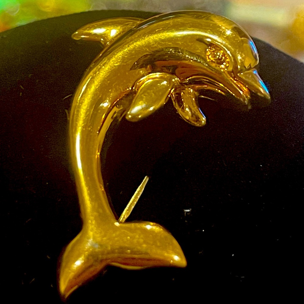 Vintage designer signed Napier Gold tone dolphin pin brooch whale fish jewelry